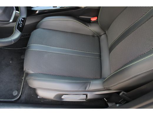 Peugeot e-2008 EV GT 54 kWh | Navigatie | Camera | Fase 3 laden | 18 Inch LMV | Apple carplay | Nieuw model | ActivLease financial lease