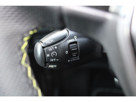 Peugeot e-2008 EV GT 54 kWh | Navigatie | Camera | Fase 3 laden | 18 Inch LMV | Apple carplay | Nieuw model | ActivLease financial lease