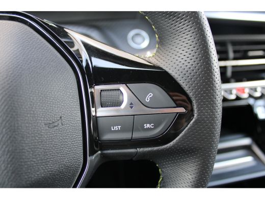 Peugeot e-2008 EV GT 54 kWh | Navigatie | Camera | Fase 3 laden | 18 Inch LMV | Apple carplay | Nieuw model | ActivLease financial lease