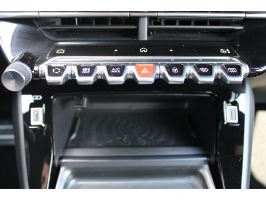 Peugeot e-2008 EV GT 54 kWh | Navigatie | Camera | Fase 3 laden | 18 Inch LMV | Apple carplay | Nieuw model | ActivLease financial lease