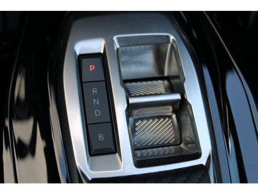 Peugeot e-2008 EV GT 54 kWh | Navigatie | Camera | Fase 3 laden | 18 Inch LMV | Apple carplay | Nieuw model | ActivLease financial lease