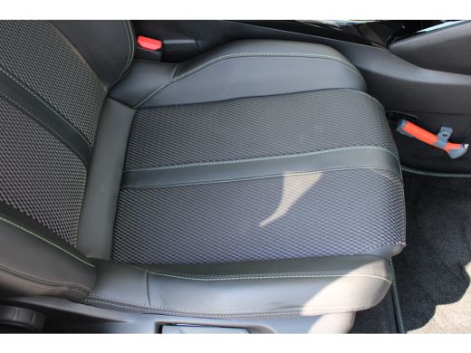 Peugeot e-2008 EV GT 54 kWh | Navigatie | Camera | Fase 3 laden | 18 Inch LMV | Apple carplay | Nieuw model | ActivLease financial lease