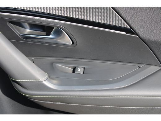 Peugeot e-2008 EV GT 54 kWh | Navigatie | Camera | Fase 3 laden | 18 Inch LMV | Apple carplay | Nieuw model | ActivLease financial lease