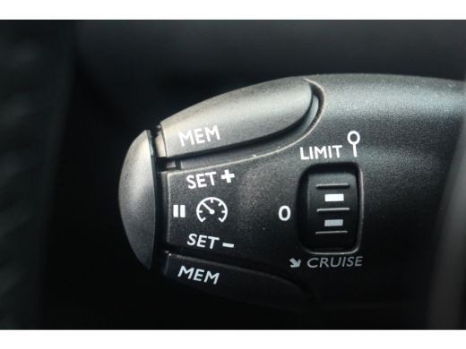 Peugeot e-208 EV Style 51 kWh | Carplay | Camera | Navi | Climate | DAB | LED | Carplay | Camera | Navi | Clima... ActivLease financial lease