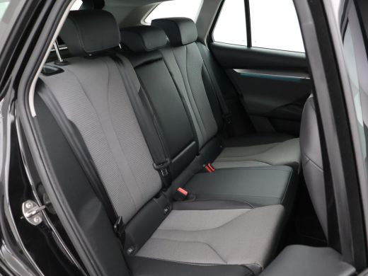 Skoda Enyaq iV 60 + SFEERVERLICHTING | CAMERA | NAVIGATIE | APPLE CARPLAY | ANDROID AUTO | 19 INCH LMV ActivLease financial lease