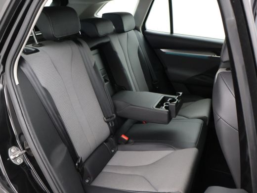 Skoda Enyaq iV 60 + SFEERVERLICHTING | CAMERA | NAVIGATIE | APPLE CARPLAY | ANDROID AUTO | 19 INCH LMV ActivLease financial lease