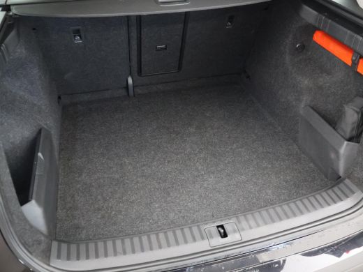 Skoda Enyaq iV 60 + SFEERVERLICHTING | CAMERA | NAVIGATIE | APPLE CARPLAY | ANDROID AUTO | 19 INCH LMV ActivLease financial lease