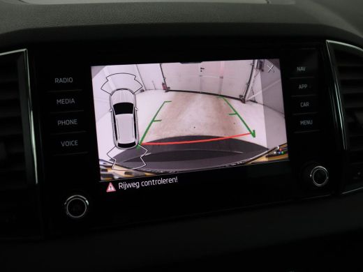 Skoda Karoq 1.5 TSI Business Edition Plus | Stoelverwarming | Trekhaak | Camera | Carplay | Navigatie | Keyle... ActivLease financial lease
