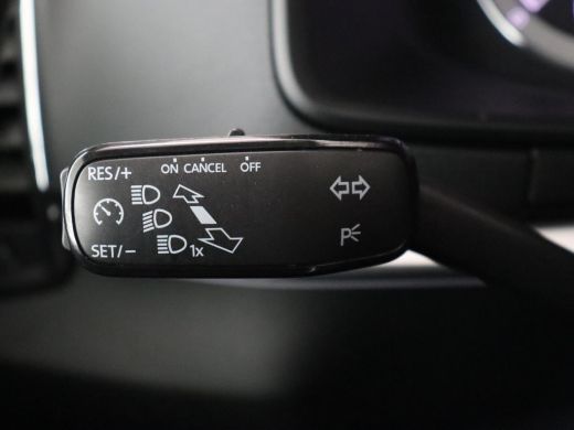 Skoda Karoq 1.5 TSI Business Edition Plus | Stoelverwarming | Trekhaak | Camera | Carplay | Navigatie | Keyle... ActivLease financial lease