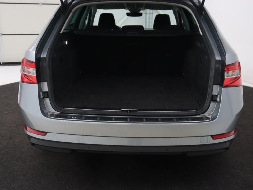 Skoda Superb 1.4 TSI iV Business Edition | 1e eigenaar | Stoelverwarming | Camera | Carplay | Full LED | Navig... ActivLease financial lease