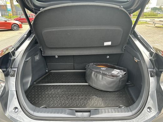 Toyota C-HR 2.0 Plug-in Hybrid 220 First Edition ActivLease financial lease