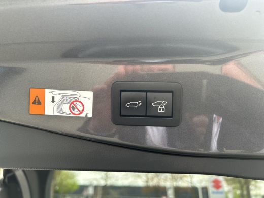 Toyota C-HR 2.0 Plug-in Hybrid 220 First Edition ActivLease financial lease