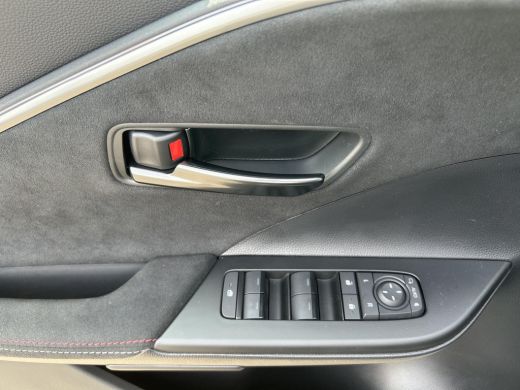 Toyota C-HR 2.0 Plug-in Hybrid 220 GR SPORT ActivLease financial lease