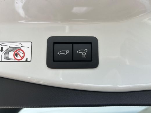 Toyota C-HR 2.0 Plug-in Hybrid 220 GR SPORT ActivLease financial lease