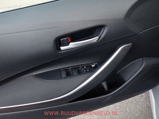 Toyota Corolla 1.8 Hybrid Business CAMERA / CARPLAY / TREKHAAK / ACC ActivLease financial lease