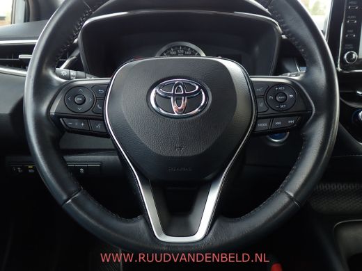 Toyota Corolla 1.8 Hybrid Business CAMERA / CARPLAY / TREKHAAK / ACC ActivLease financial lease