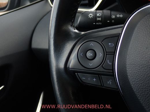 Toyota Corolla 1.8 Hybrid Business CAMERA / CARPLAY / TREKHAAK / ACC ActivLease financial lease