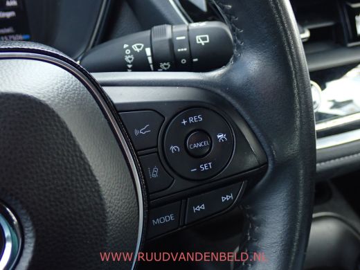 Toyota Corolla 1.8 Hybrid Business CAMERA / CARPLAY / TREKHAAK / ACC ActivLease financial lease