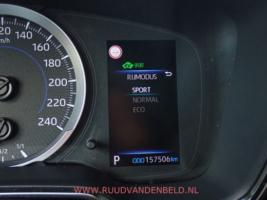 Toyota Corolla 1.8 Hybrid Business CAMERA / CARPLAY / TREKHAAK / ACC ActivLease financial lease