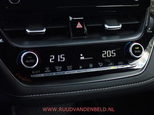 Toyota Corolla 1.8 Hybrid Business CAMERA / CARPLAY / TREKHAAK / ACC ActivLease financial lease