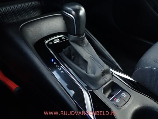 Toyota Corolla 1.8 Hybrid Business CAMERA / CARPLAY / TREKHAAK / ACC ActivLease financial lease