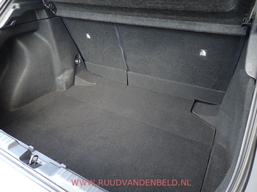 Toyota Corolla 1.8 Hybrid Business CAMERA / CARPLAY / TREKHAAK / ACC ActivLease financial lease