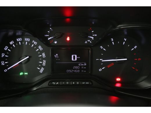 Toyota ProAce 1.5 D-4D 102PK | Airco | Cruise | Carplay | 3 Zits | Trekhaak | Parkeersens. ActivLease financial lease