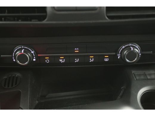 Toyota ProAce 1.5 D-4D 102PK | Airco | Cruise | Carplay | 3 Zits | Trekhaak | Parkeersens. ActivLease financial lease