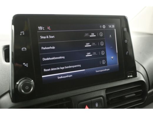 Toyota ProAce 1.5 D-4D 102PK | Airco | Cruise | Carplay | 3 Zits | Trekhaak | Parkeersens. ActivLease financial lease