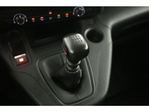 Toyota ProAce 1.5 D-4D 102PK | Airco | Cruise | Carplay | 3 Zits | Trekhaak | Parkeersens. ActivLease financial lease