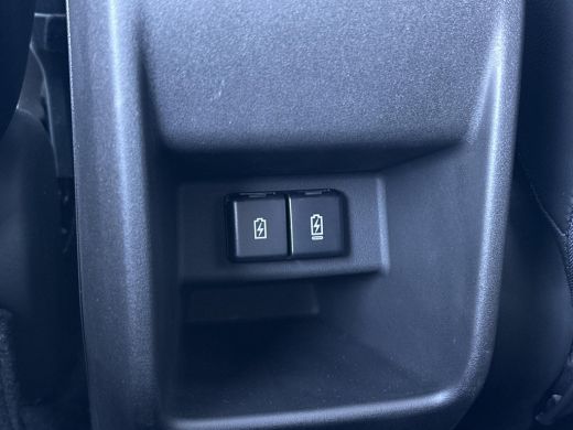 Toyota Urban Cruiser Executive 61 kWh **PANORAMA DAK/ STUURVERWARMING/ DODEHOEK DETECTIE** ActivLease financial lease