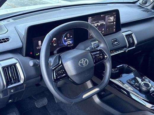 Toyota Urban Cruiser Executive 61 kWh **PANORAMA DAK/ STUURVERWARMING/ DODEHOEK DETECTIE** ActivLease financial lease