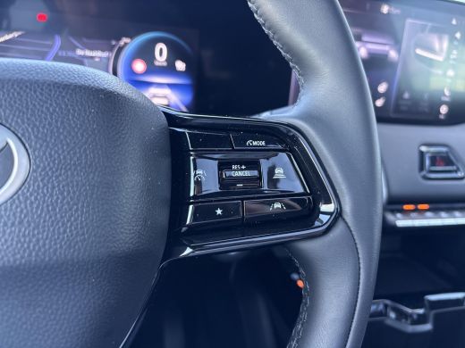 Toyota Urban Cruiser Executive 61 kWh **PANORAMA DAK/ STUURVERWARMING/ DODEHOEK DETECTIE** ActivLease financial lease