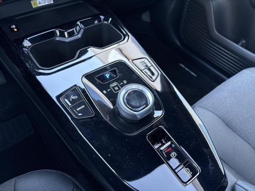 Toyota Urban Cruiser Executive 61 kWh **PANORAMA DAK/ STUURVERWARMING/ DODEHOEK DETECTIE** ActivLease financial lease