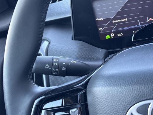 Toyota Urban Cruiser Executive 61 kWh **PANORAMA DAK/ STUURVERWARMING/ DODEHOEK DETECTIE** ActivLease financial lease