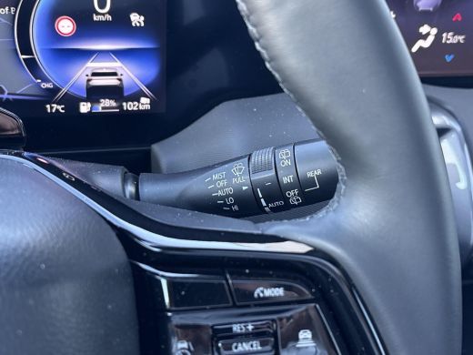 Toyota Urban Cruiser Executive 61 kWh **PANORAMA DAK/ STUURVERWARMING/ DODEHOEK DETECTIE** ActivLease financial lease