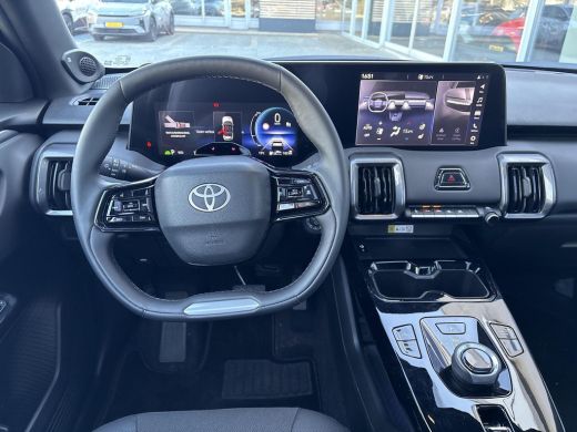 Toyota Urban Cruiser Executive 61 kWh **PANORAMA DAK/ STUURVERWARMING/ DODEHOEK DETECTIE** ActivLease financial lease