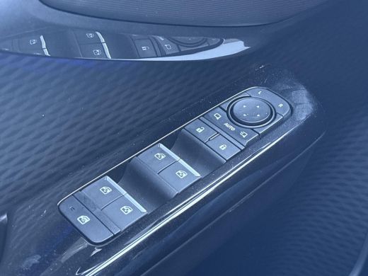 Toyota Urban Cruiser Executive 61 kWh **PANORAMA DAK/ STUURVERWARMING/ DODEHOEK DETECTIE** ActivLease financial lease