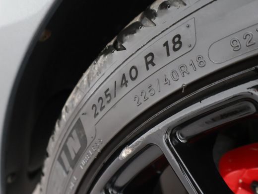 Volkswagen Caddy 2.0 TDI 180 PK + 18 INCH | VERLAAGD | BREMBO | APPLE CARPLAY | TREKHAAK | STOELVERWARMING ActivLease financial lease