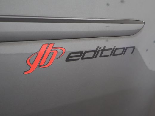 Volkswagen Caddy 2.0 TDI 180 PK + 18 INCH | VERLAAGD | BREMBO | APPLE CARPLAY | TREKHAAK | STOELVERWARMING ActivLease financial lease