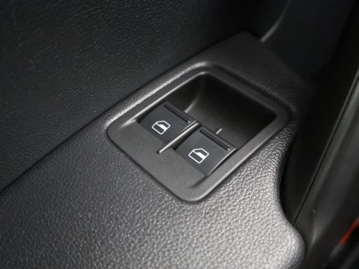 Volkswagen Caddy 2.0 TDI 180 PK + 18 INCH | VERLAAGD | BREMBO | APPLE CARPLAY | TREKHAAK | STOELVERWARMING ActivLease financial lease