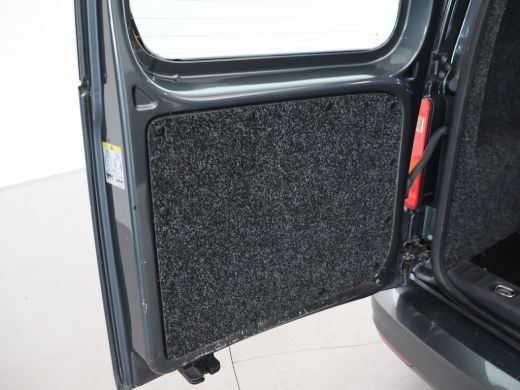 Volkswagen Caddy 2.0 TDI 180 PK + 18 INCH | VERLAAGD | BREMBO | APPLE CARPLAY | TREKHAAK | STOELVERWARMING ActivLease financial lease