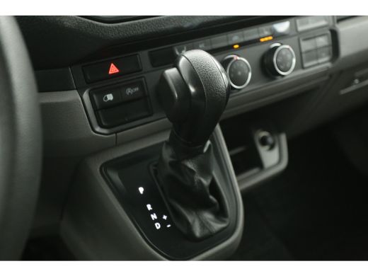 Volkswagen Crafter 35 2.0 TDI L4H3 177PK | 3000kg Trekgew. | Aut. | Airco | Cruise | Camera | Carplay | 3 Zits | Sto... ActivLease financial lease