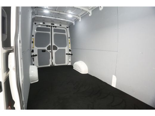 Volkswagen Crafter 35 2.0 TDI L4H3 177PK | 3000kg Trekgew. | Aut. | Airco | Cruise | Camera | Carplay | 3 Zits | Sto... ActivLease financial lease