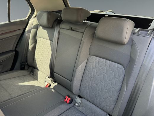 Volkswagen Golf 1.5 204pk eHybrid Life Edition Achteruitrijcamera 'Rear View' | 	Voorstoelen verwarmbaar | Parkee... ActivLease financial lease