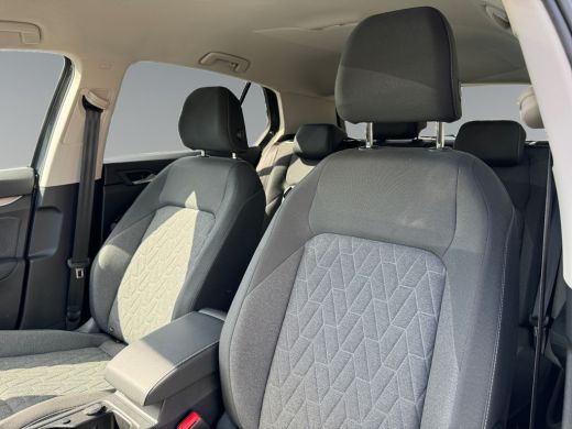 Volkswagen Golf 1.5 204pk eHybrid Life Edition Achteruitrijcamera 'Rear View' | 	Voorstoelen verwarmbaar | Parkee... ActivLease financial lease