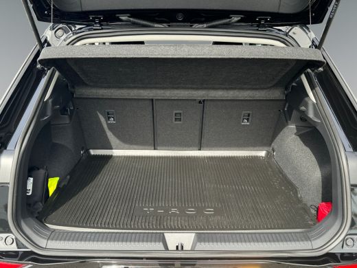 Volkswagen T-Roc 1.5 115pk eTsi Life First Edition Parkeerassistent 'Park Assist' | Voorstoelen verwarmbaar | Acht... ActivLease financial lease