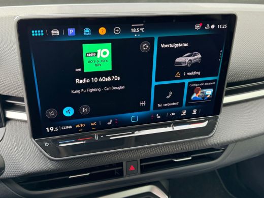 Volkswagen T-Roc 1.5 115pk eTsi Life First Edition Parkeerassistent 'Park Assist' | Voorstoelen verwarmbaar | Acht... ActivLease financial lease