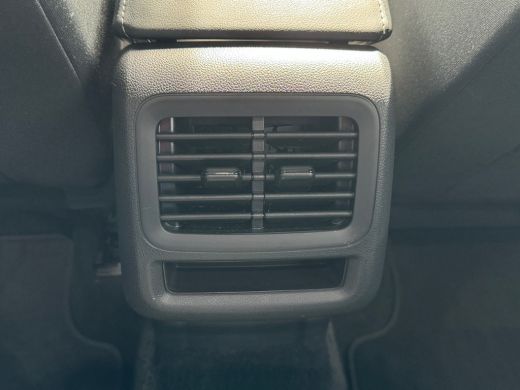 Volkswagen T-Roc 1.5 115pk eTsi Life First Edition Parkeerassistent 'Park Assist' | Voorstoelen verwarmbaar | Acht... ActivLease financial lease