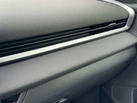 Volkswagen T-Roc 1.5 115pk eTsi Life First Edition Parkeerassistent 'Park Assist' | Voorstoelen verwarmbaar | Acht... ActivLease financial lease